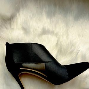 Black Nine West suede cross cross heel 8.5 brand new